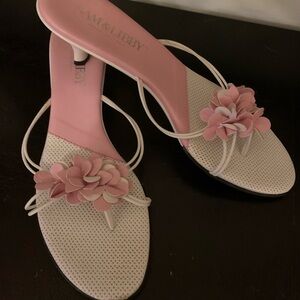 Kitten heels in pink and white